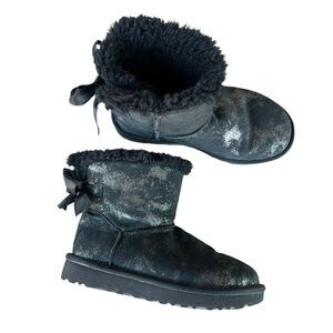 UGG Mini Bailey Bow Glimmer Plush Winter Boots Black Glitter Shimmer Size 5 GUC